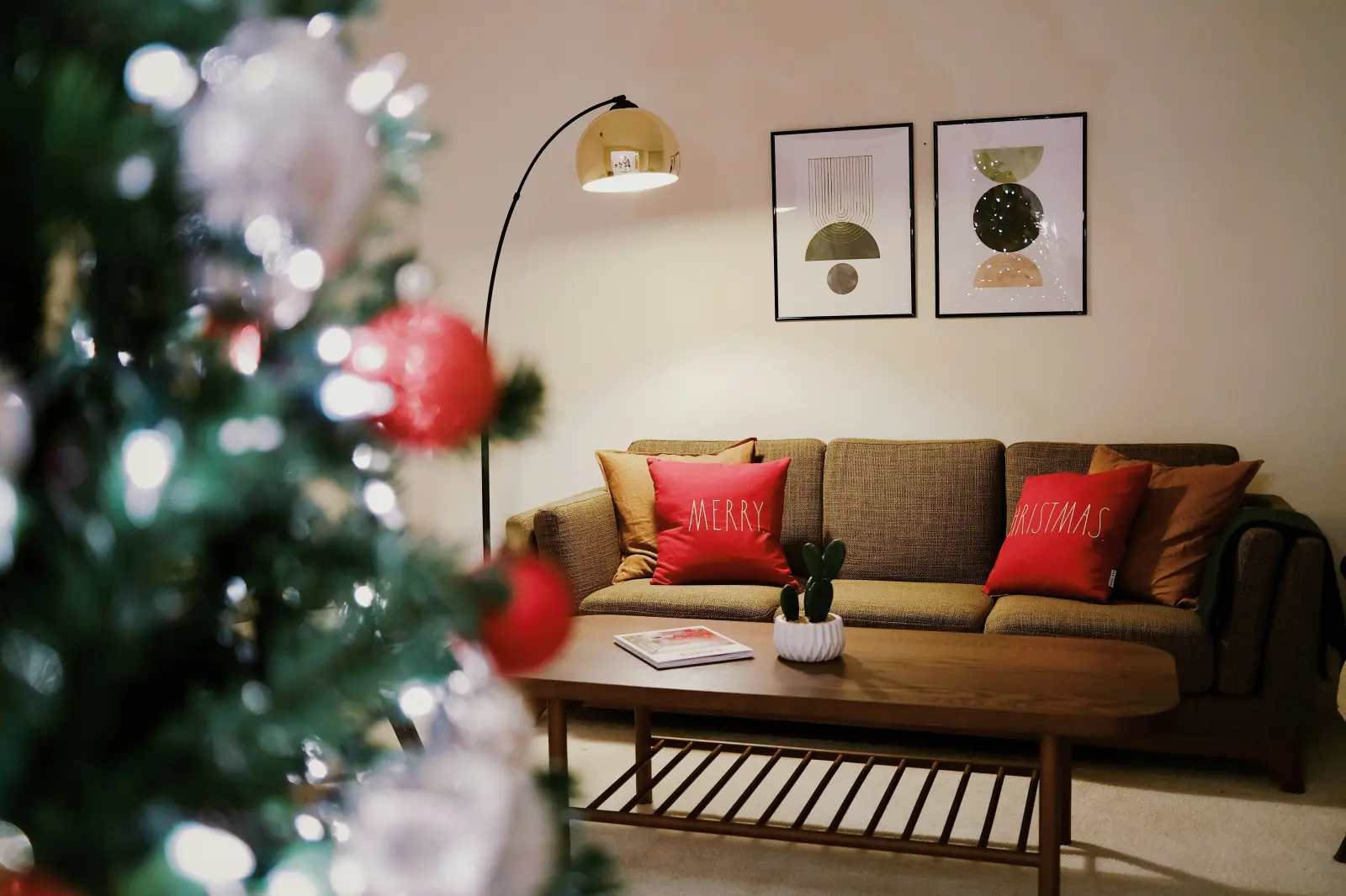 Minimal, Cozy Winter Decor for Student Apartments